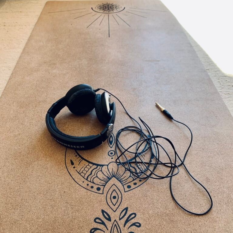 POURQUOI J&rsquo;AI CHOISI D&rsquo;ENSEIGNER LE YOGA SANS MUSIQUE